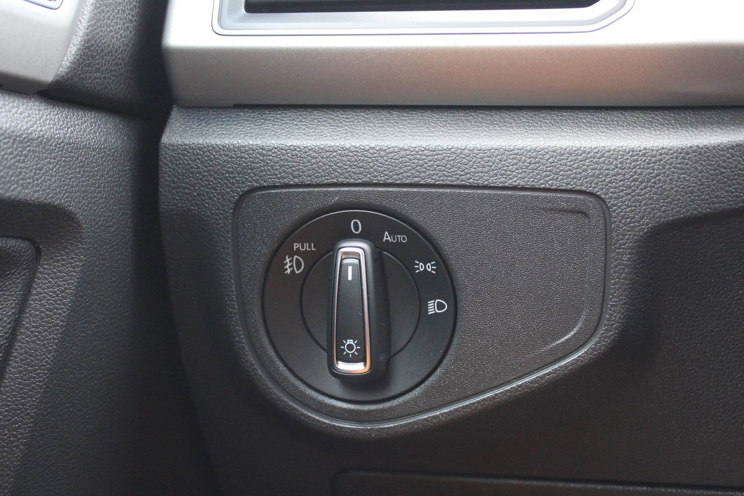 Used 2018 Volkswagen Atlas SE AWD/4WD image 25