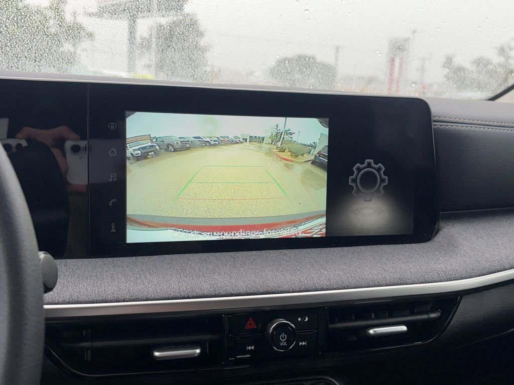 Used 2025 Nissan Kicks SV FWD image 16