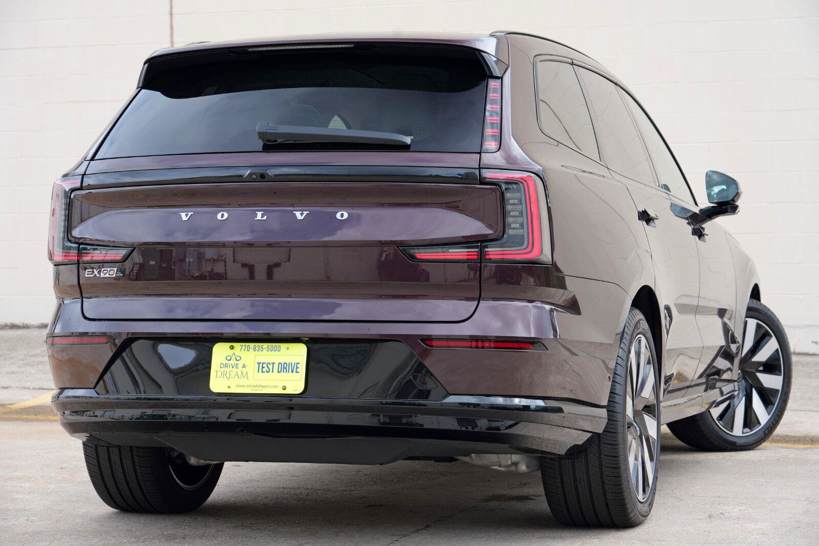 Used 2025 Volvo EX90 Ultra AWD/4WD image 4