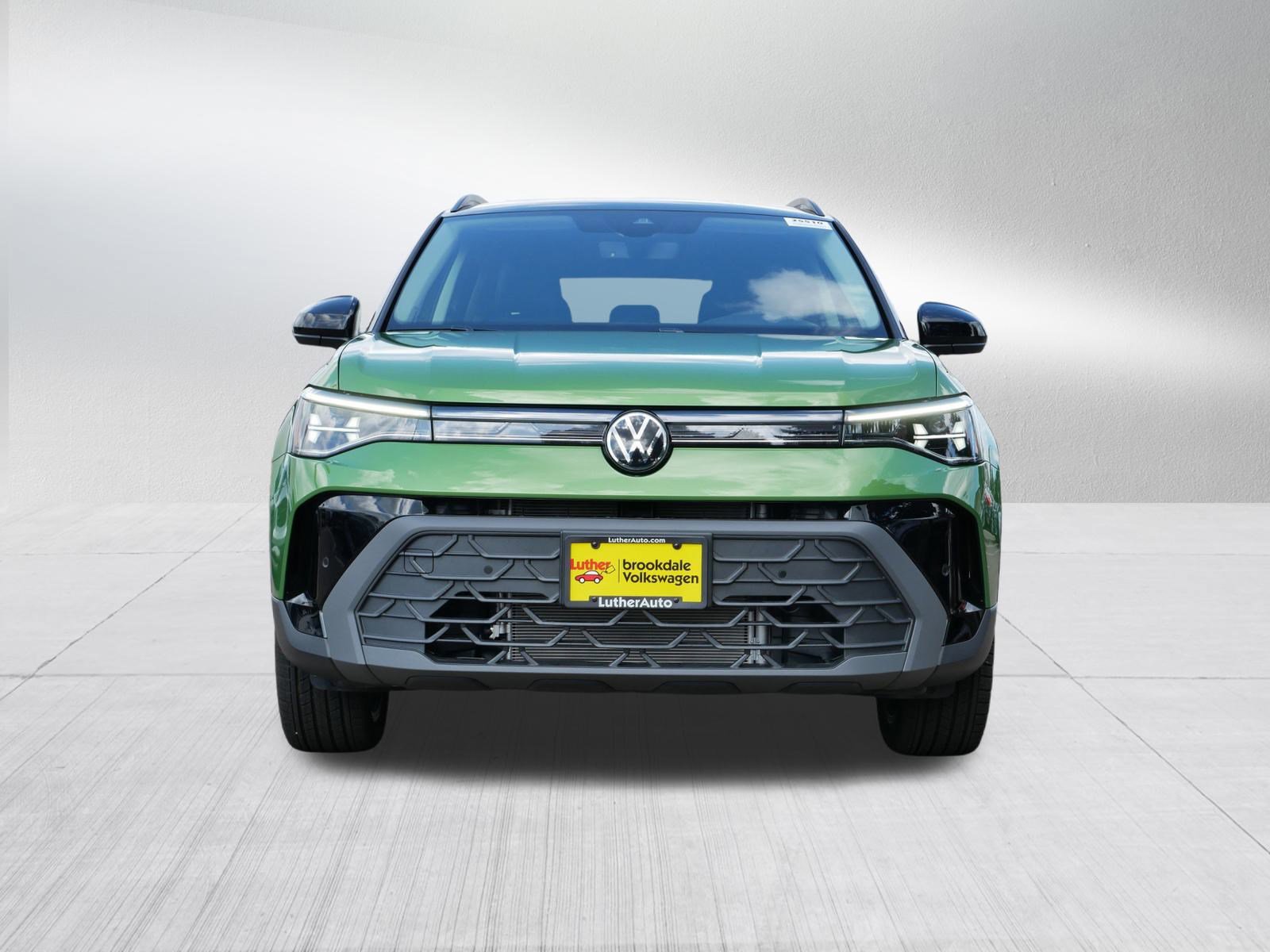 New 2025 Volkswagen Taos SE image 2