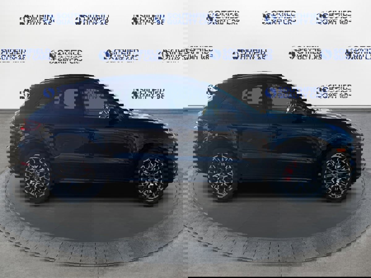 Used 2017 Porsche Macan Turbo image 8