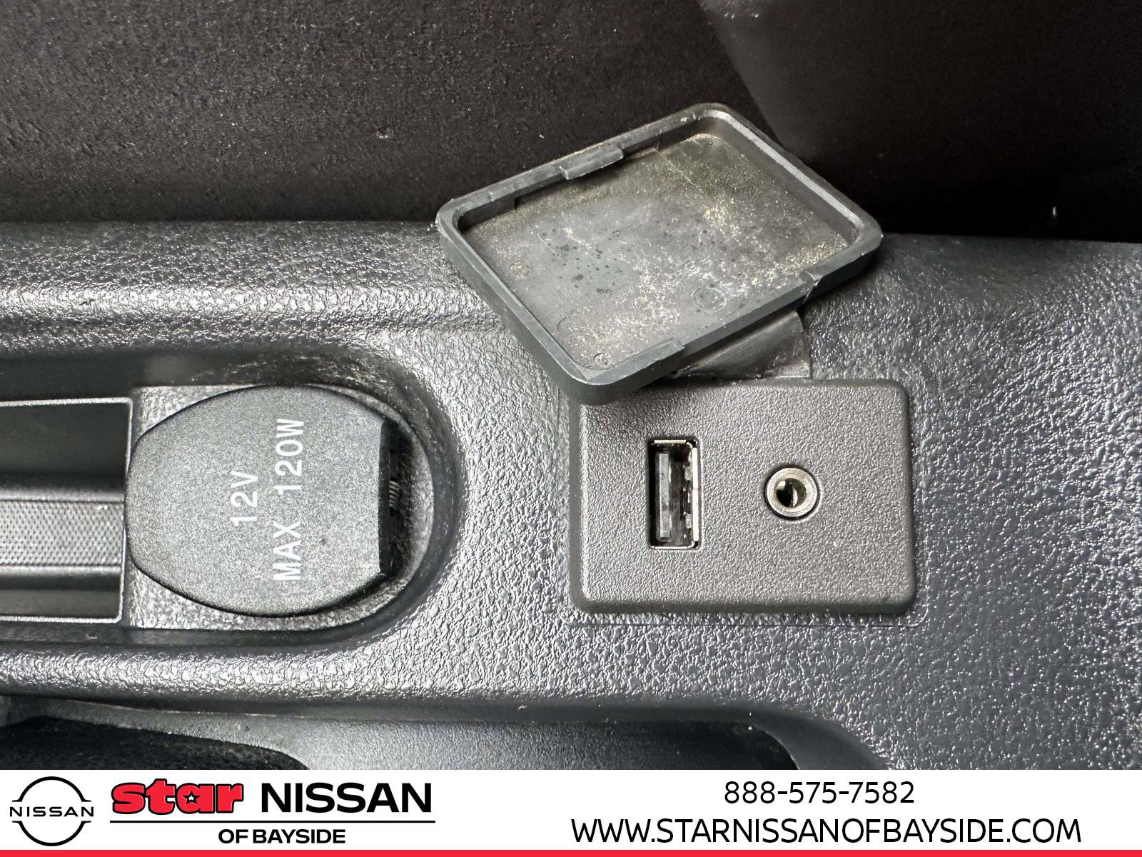 Used 2015 Nissan Versa Note SR w/ SR Convenience Package image 25