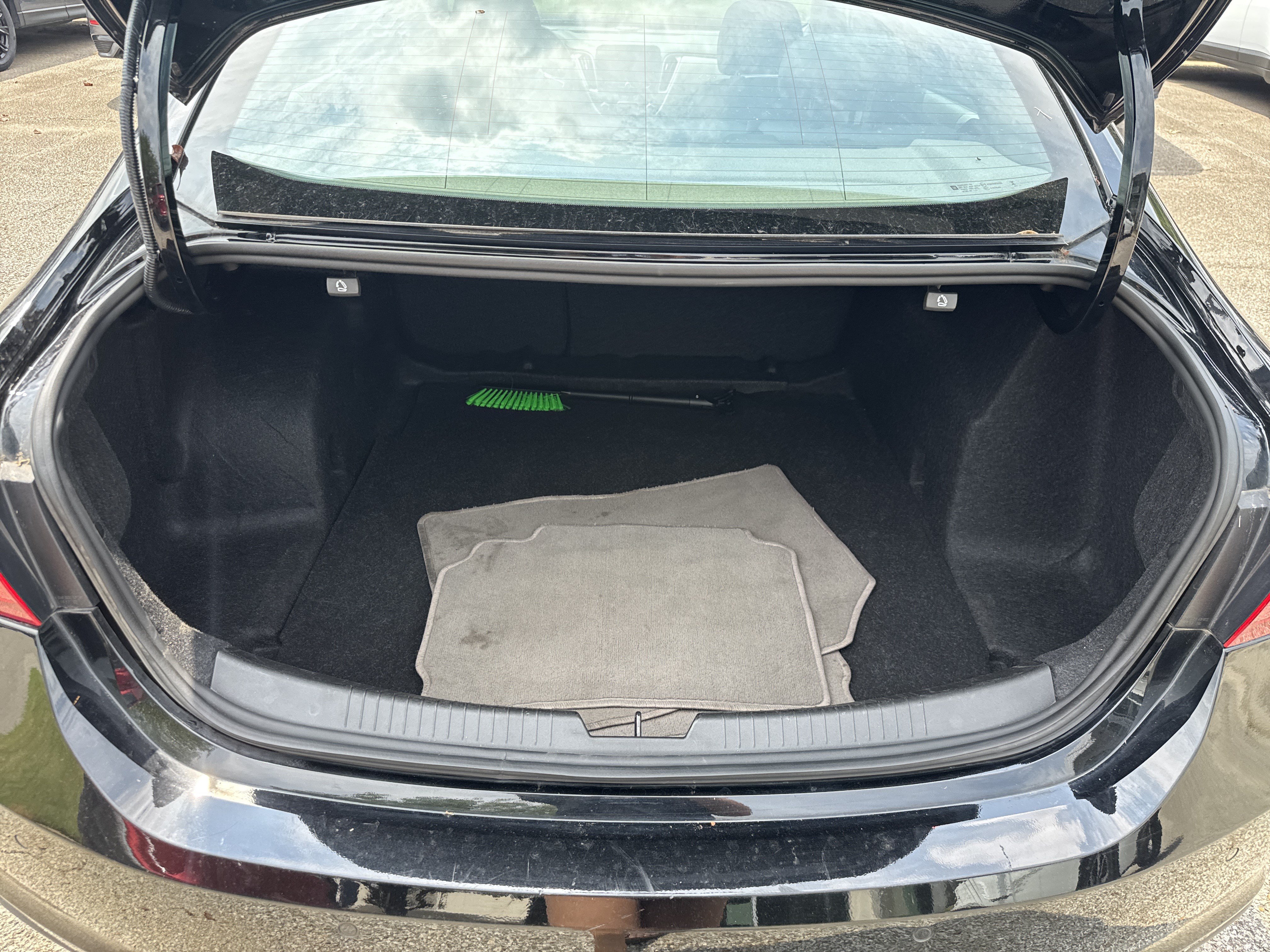 Used 2025 Chevrolet Malibu LT FWD image 8