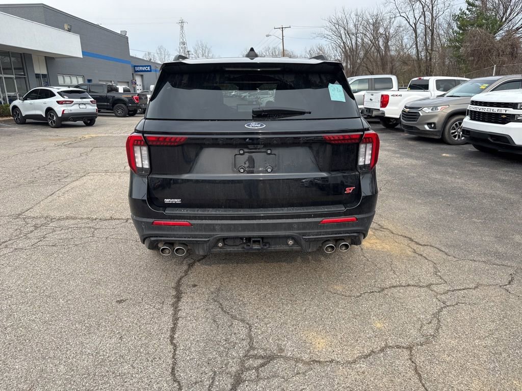 Used 2025 Ford Explorer ST image 4