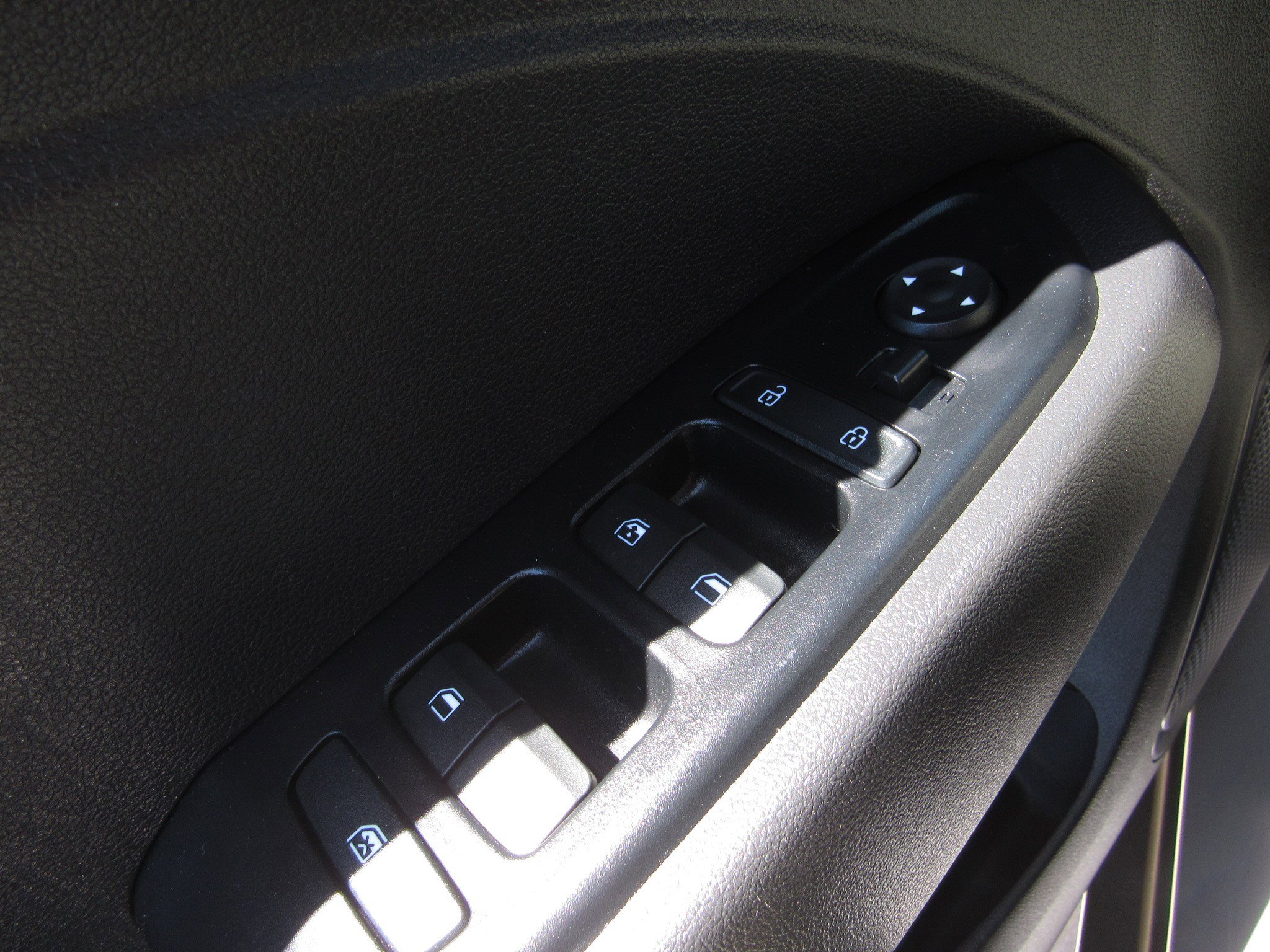 Used 2022 Hyundai Venue Limited FWD image 22