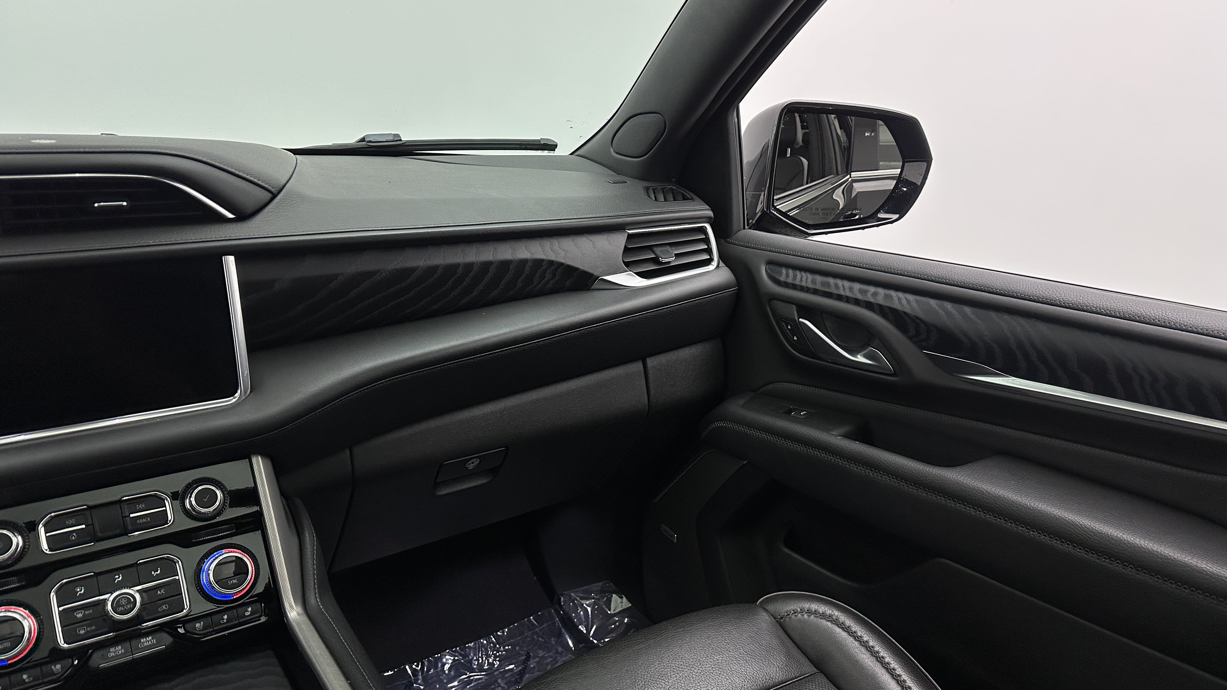 Used 2022 GMC Yukon Denali RWD image 39