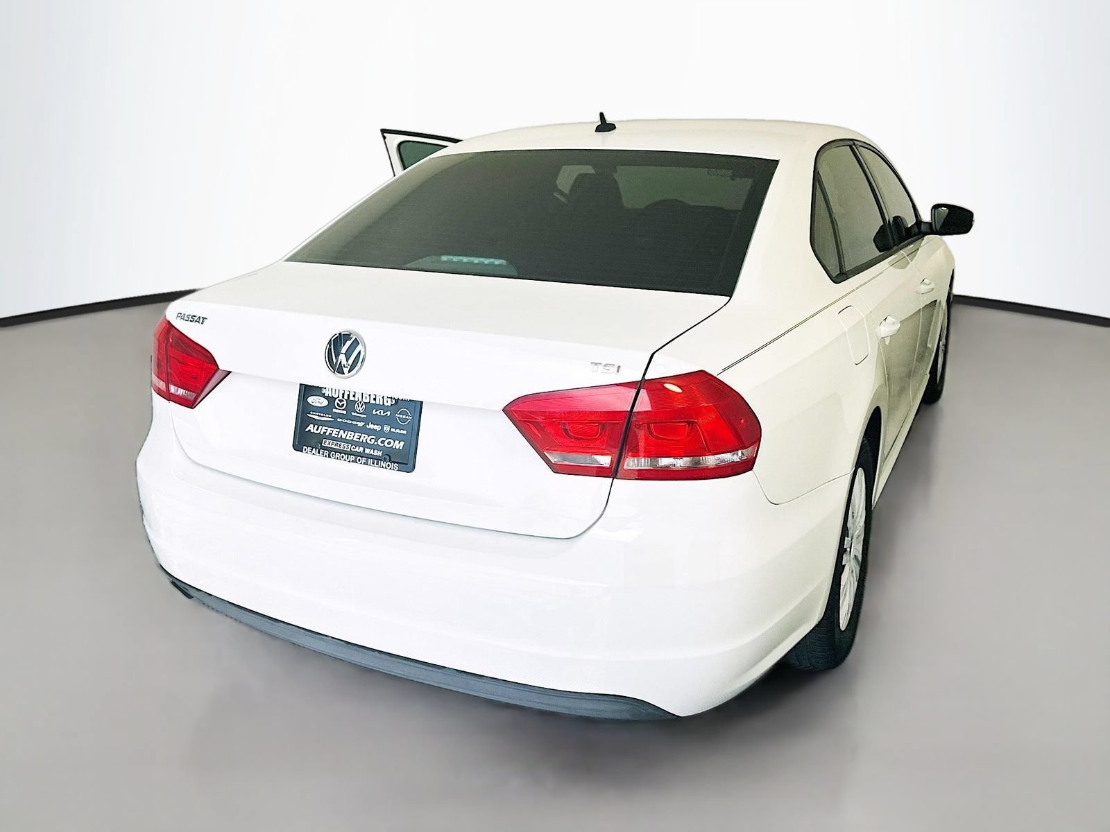 Used 2015 Volkswagen Passat 1.8T FWD image 5
