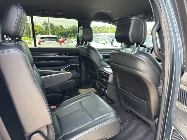 Used 2024 Jeep Wagoneer Series III AWD/4WD image 14