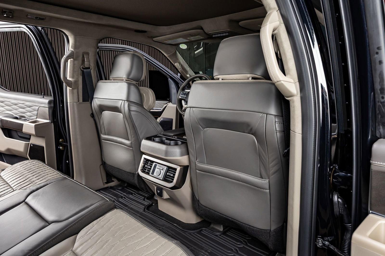 Used 2026 Ford F350 Platinum w/ Platinum Plus Package image 33