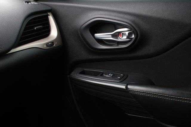 Used 2015 Jeep Cherokee Latitude FWD image 20