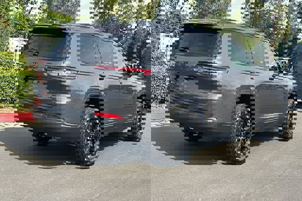 New 2025 Jeep Grand Cherokee L Limited w/ Luxury Tech Group II image 4