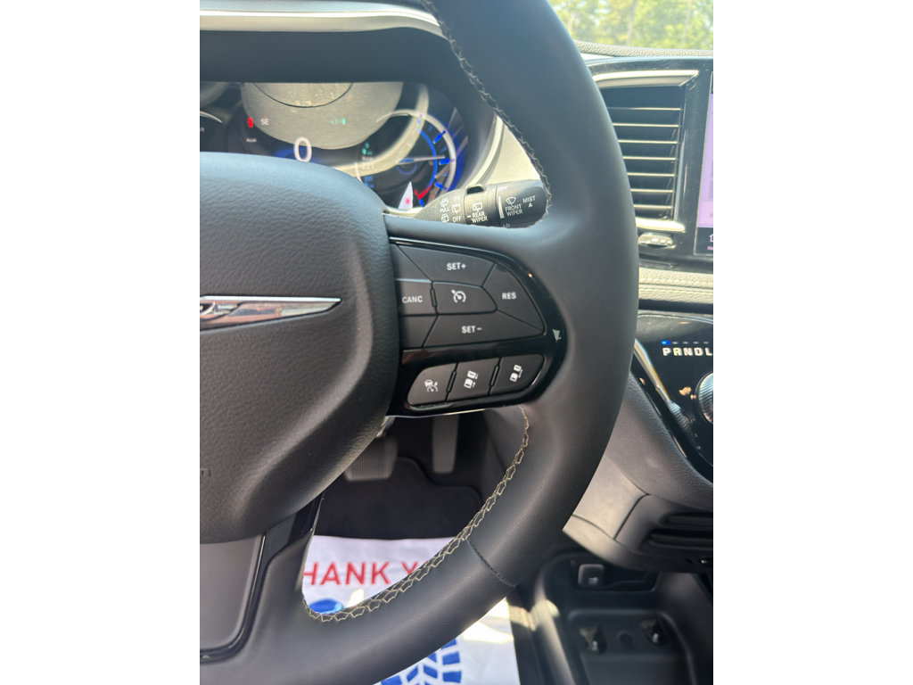 Used 2024 Chrysler Pacifica Limited FWD image 18
