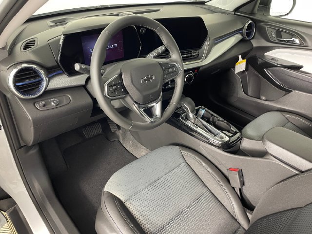 Certified 2026 Chevrolet Trax LT w/ Driver Confidence Package FWD image 3
