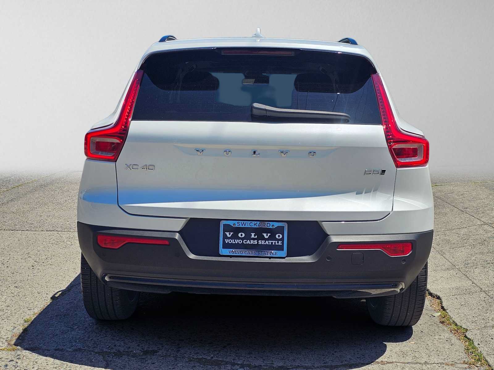 Certified 2023 Volvo XC40 B5 Plus w/ Protection Package Premier AWD/4WD image 4