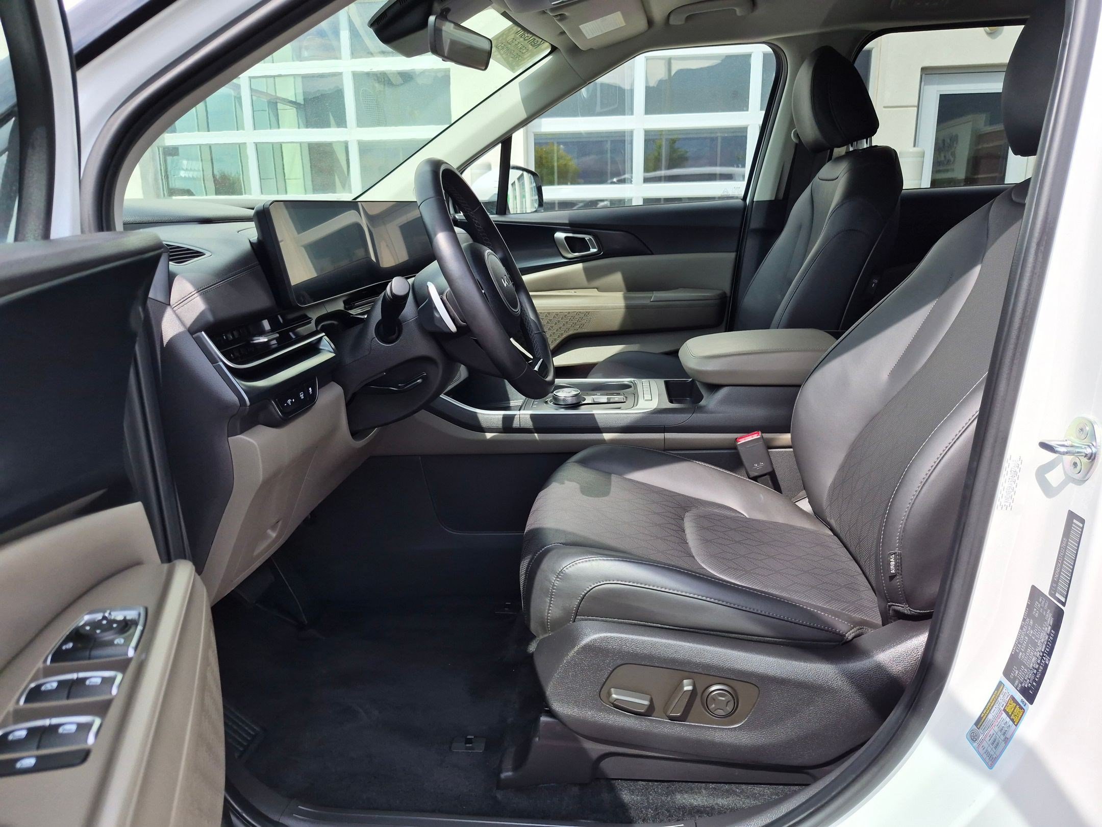 Used 2026 Kia Carnival LXS FWD image 18
