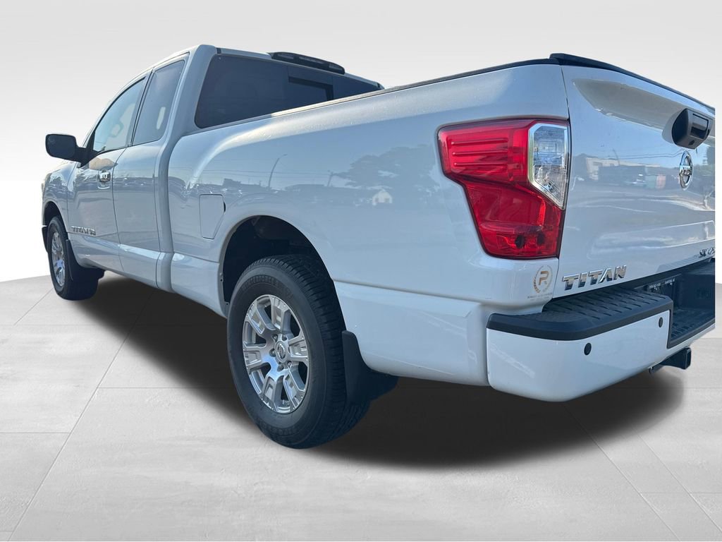 Used 2018 Nissan Titan SV w/ SV Convenience Package AWD/4WD image 3