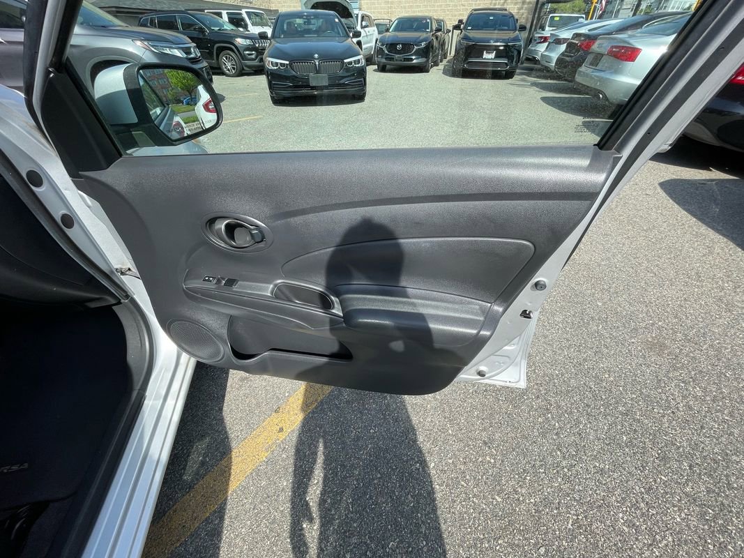 Used 2012 Nissan Versa SV FWD image 15