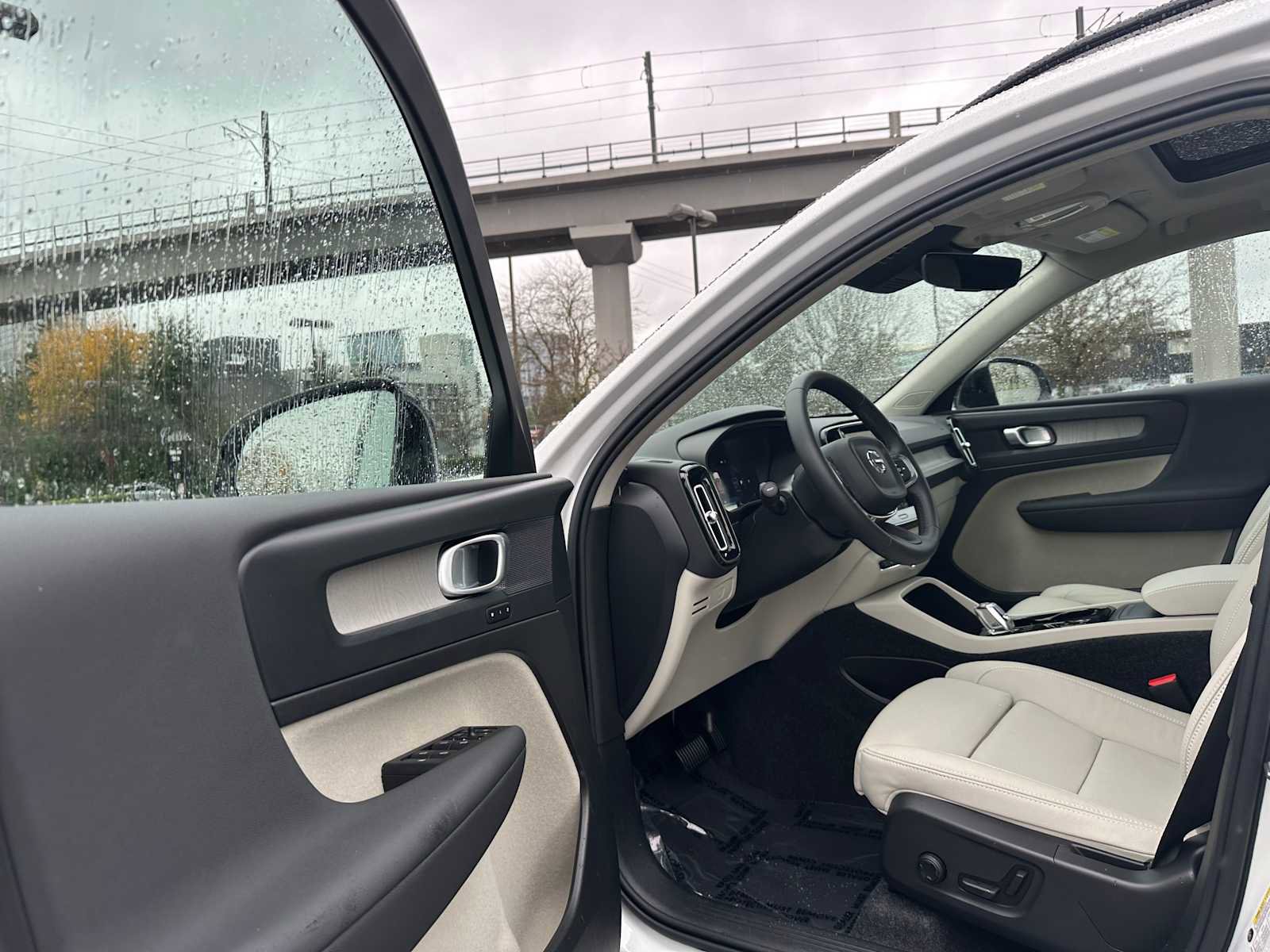 New 2026 Volvo XC40 B5 Plus w/ Protection Package Premier image 20