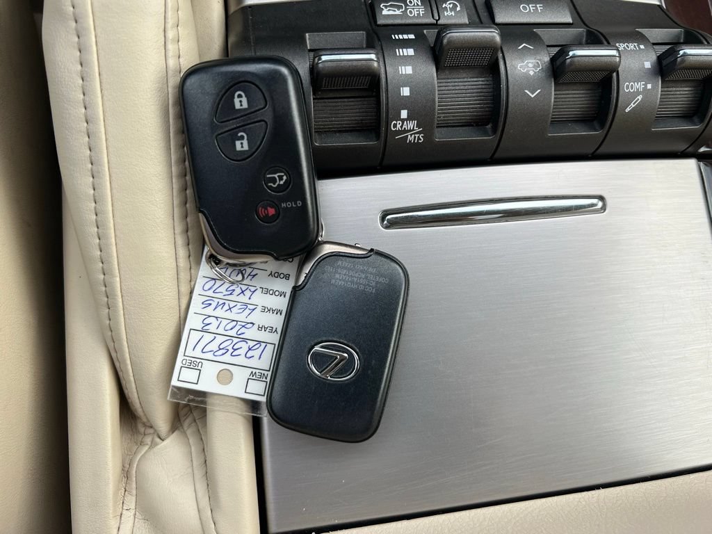 Used 2013 Lexus LX 570 4WD w/ Luxury Pkg image 42