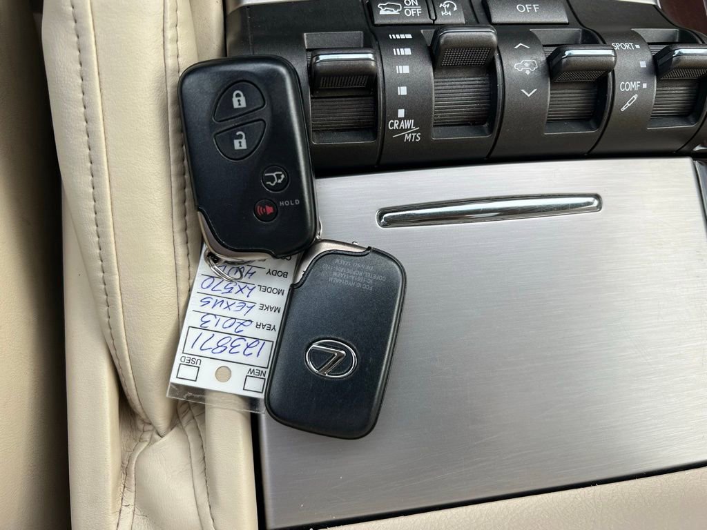 Used 2013 Lexus LX 570 4WD w/ Luxury Pkg image 42