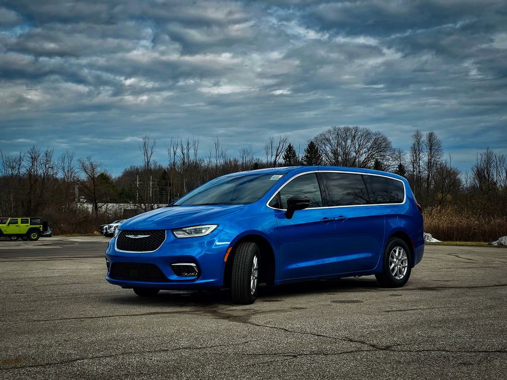 New 2026 Chrysler Pacifica Select image 8