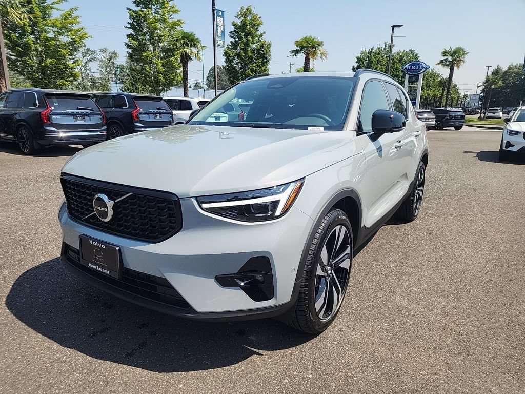 New 2026 Volvo XC40 B5 Ultra w/ Protection Package Premier