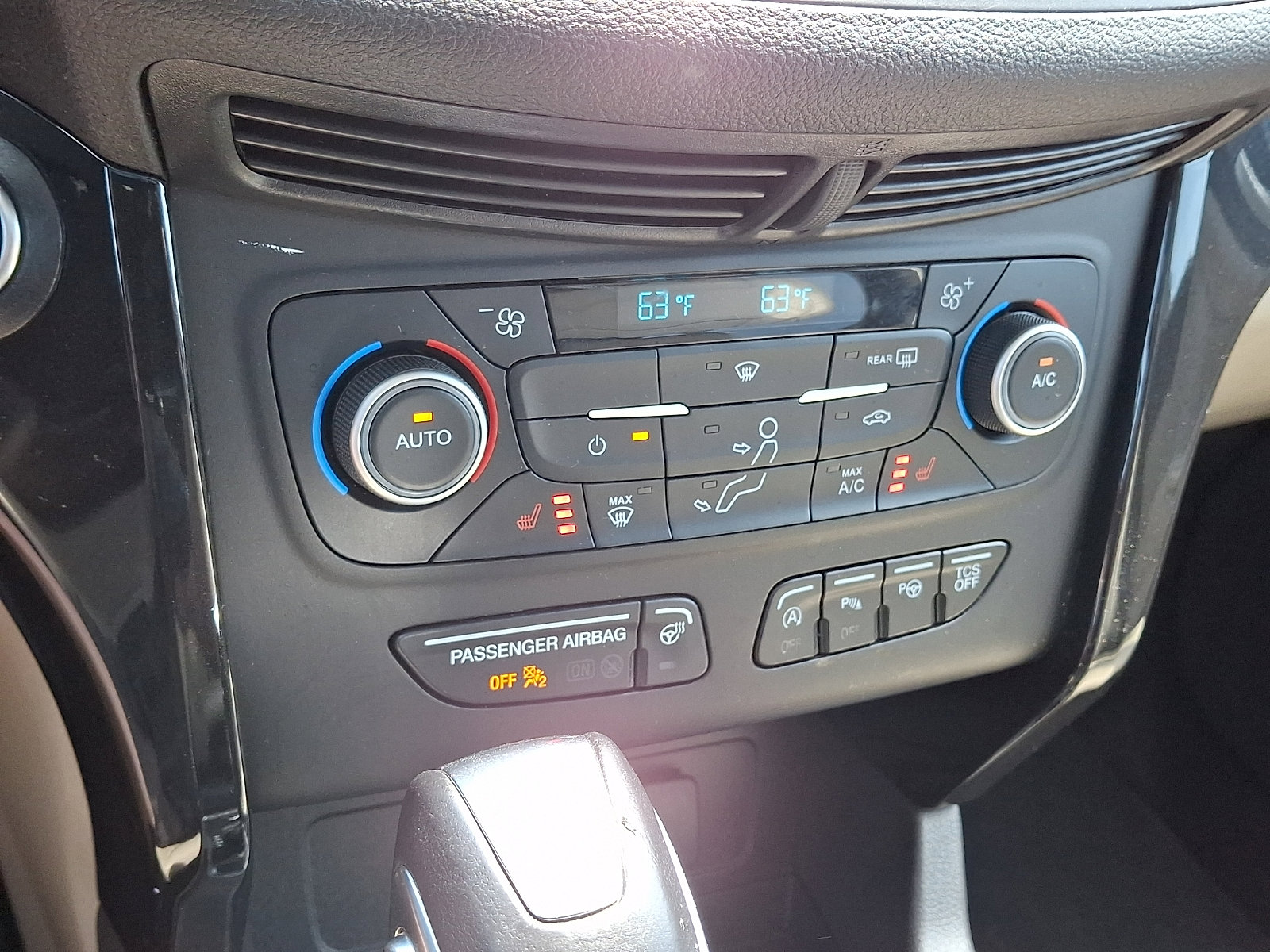 Certified 2019 Ford Escape Titanium AWD/4WD image 19