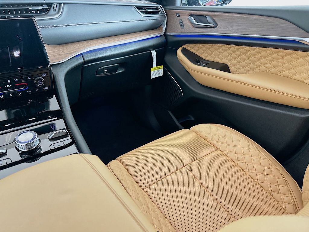 Certified 2025 Jeep Grand Cherokee L Summit w/ Obsidian Package image 36