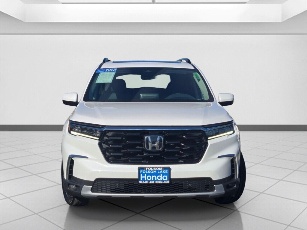 Certified 2023 Honda Pilot Touring image 2