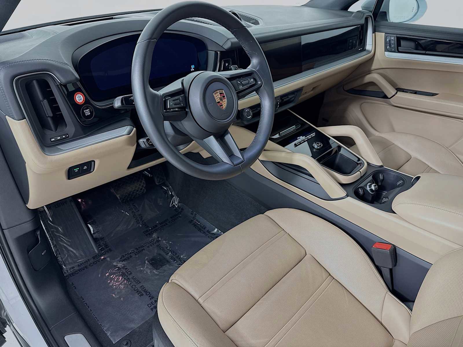 Certified 2025 Porsche Cayenne Coupe image 4