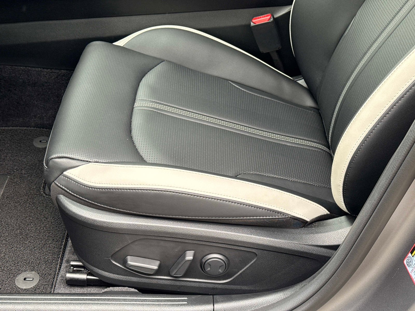 Used 2025 Kia K5 GT-Line w/ GT-Line Premium Package image 19