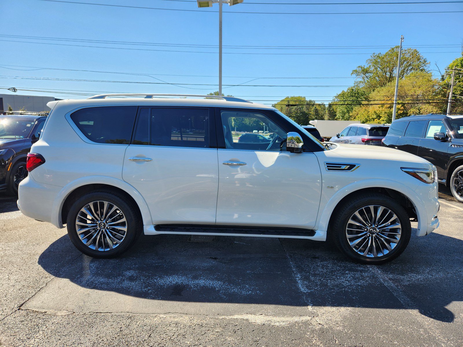 Used 2018 INFINITI QX80 4WD w/ Deluxe Technology Package image 6
