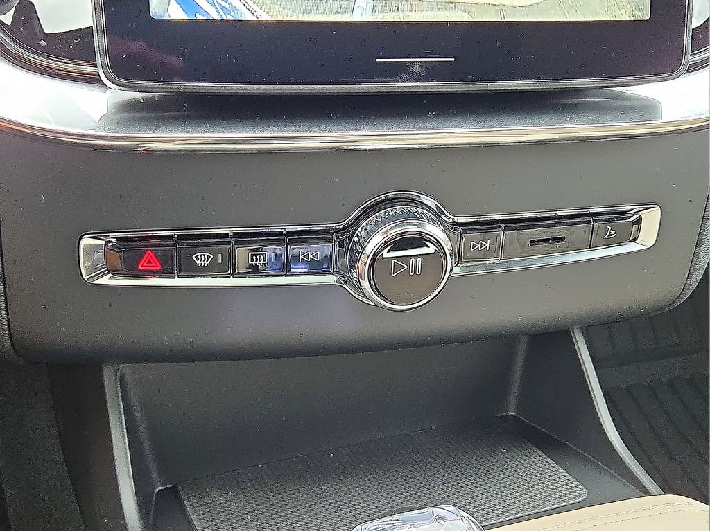 New 2026 Volvo XC90 B5 Plus image 28