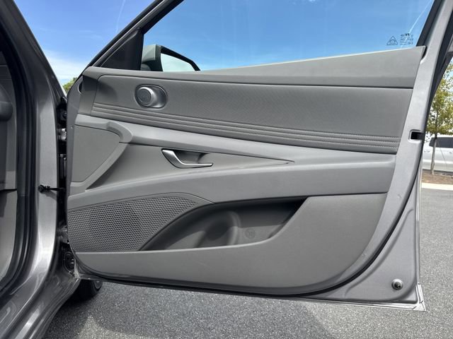 Certified 2025 Hyundai Elantra SEL FWD image 14