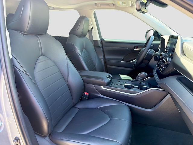 Used 2021 Toyota Highlander XLE FWD image 15