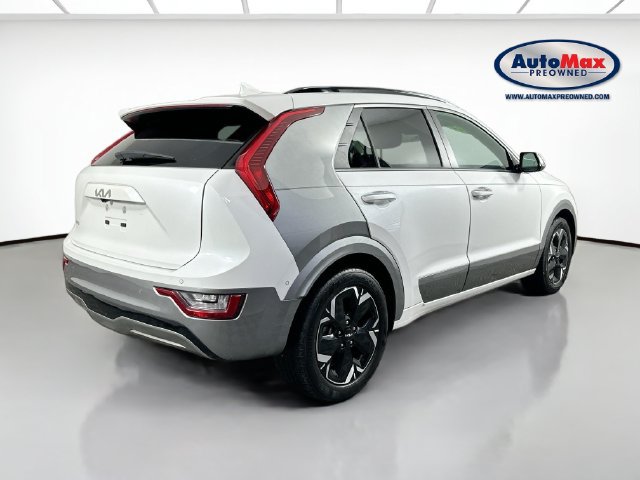 Used 2023 Kia Niro Wave FWD image 2