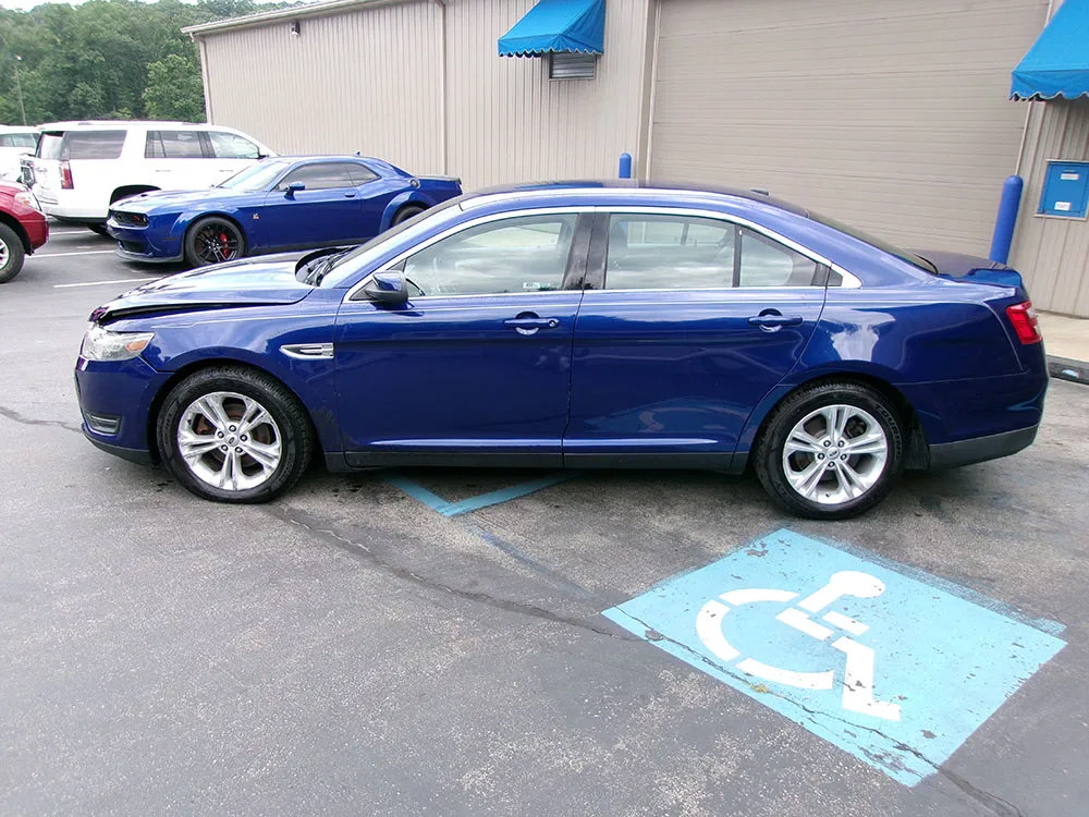 Used 2014 Ford Taurus SEL w/ Equipment Group 201A FWD image 4