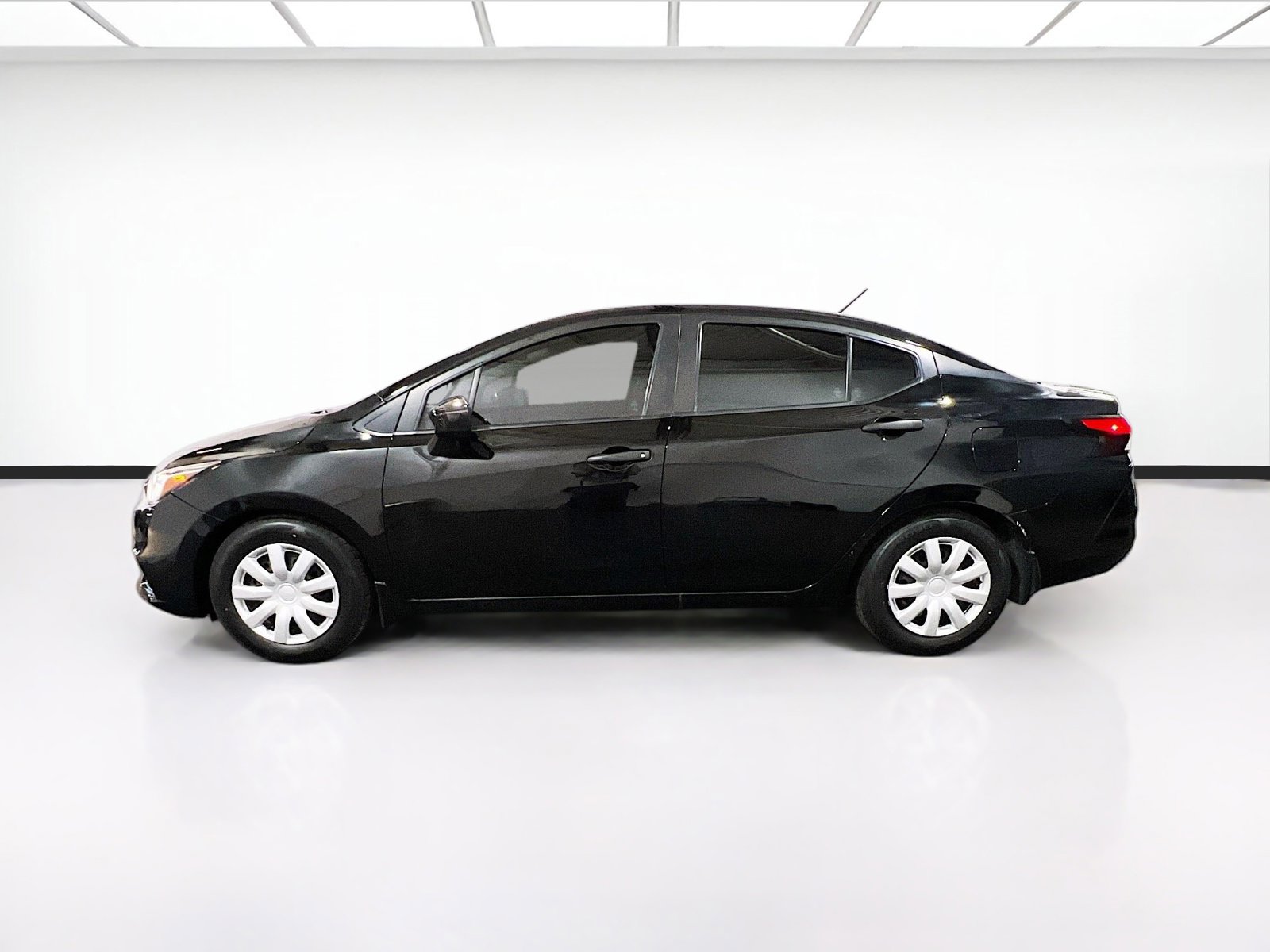 Used 2021 Nissan Versa S FWD image 20