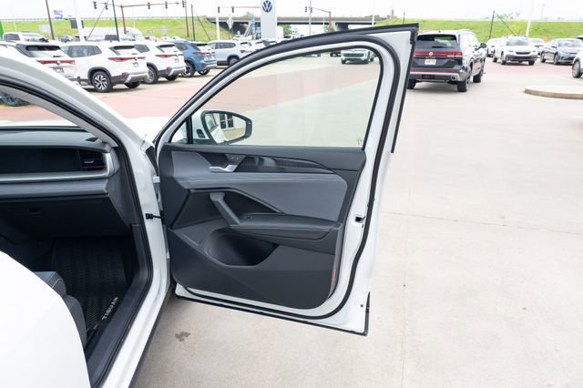 New 2026 Volkswagen Tiguan SE image 16