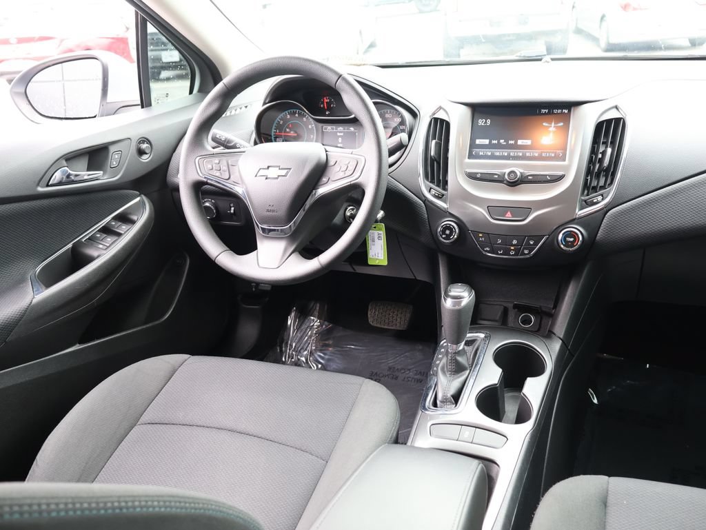 Used 2018 Chevrolet Cruze LT FWD image 12