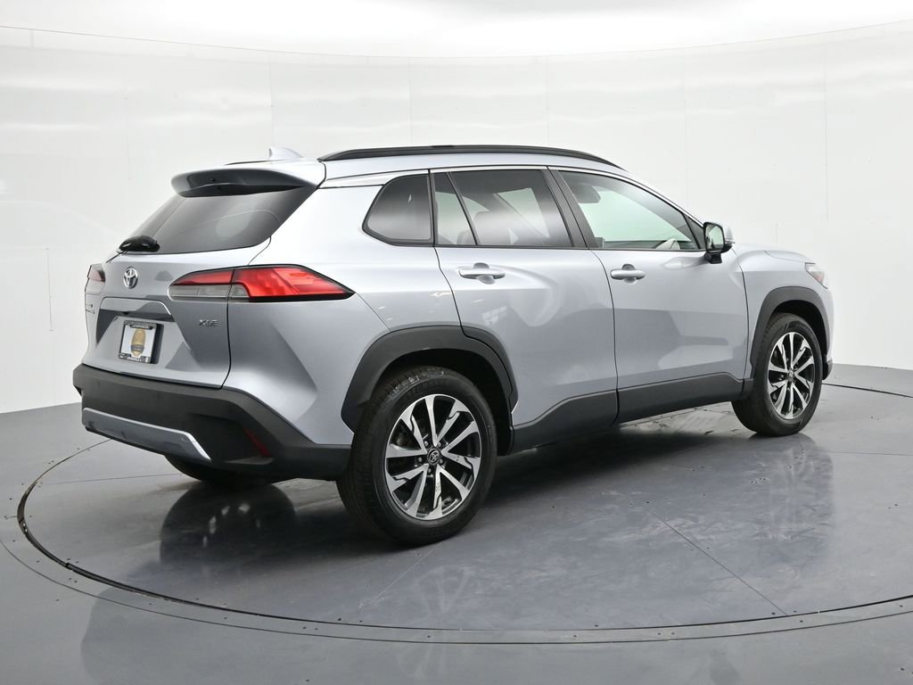 Used 2024 Toyota Corolla Cross XLE image 6