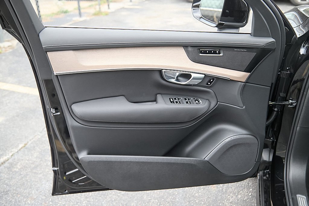 New 2026 Volvo XC90 B6 Plus w/ Protection Package Premier AWD/4WD image 10