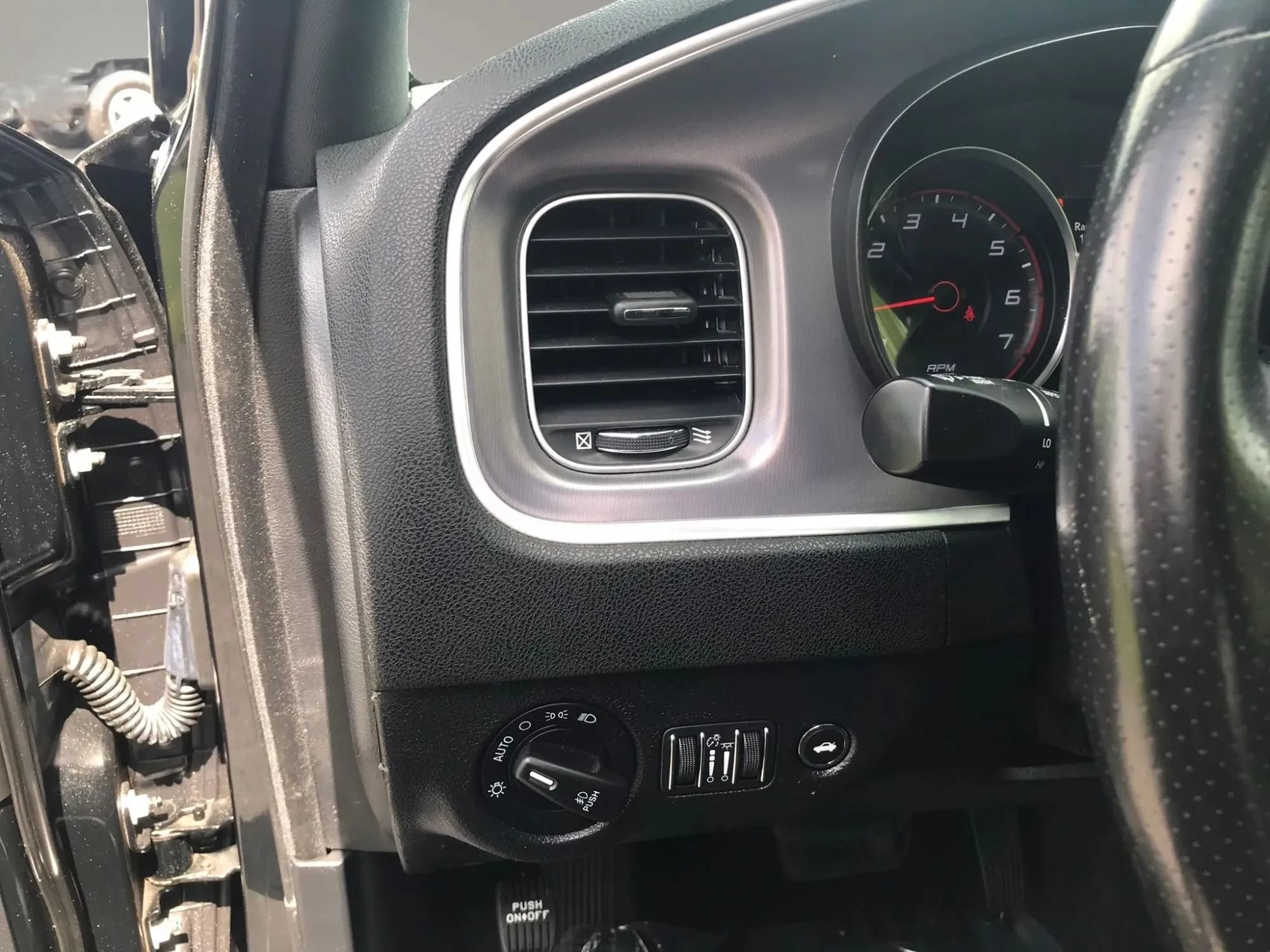 Used 2019 Dodge Charger SXT AWD/4WD image 14