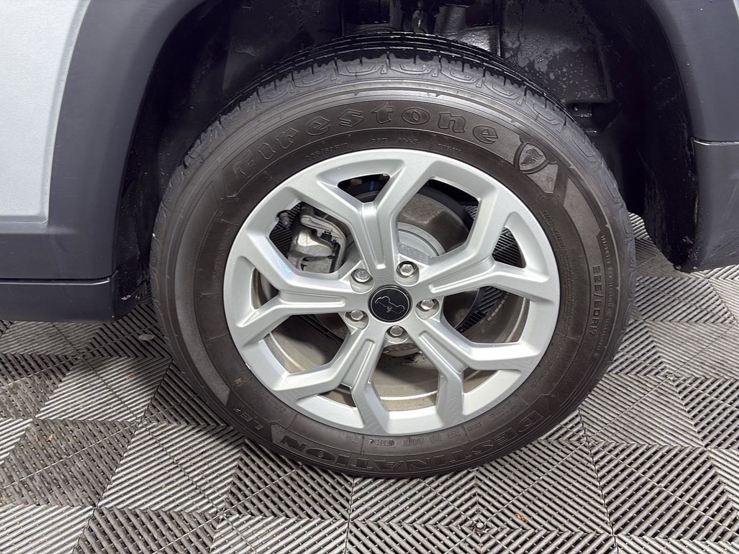 Used 2025 Jeep Compass Latitude image 15