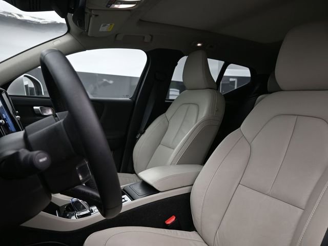 Used 2023 Volvo XC40 B5 Plus w/ Driver Assist Package AWD/4WD image 10