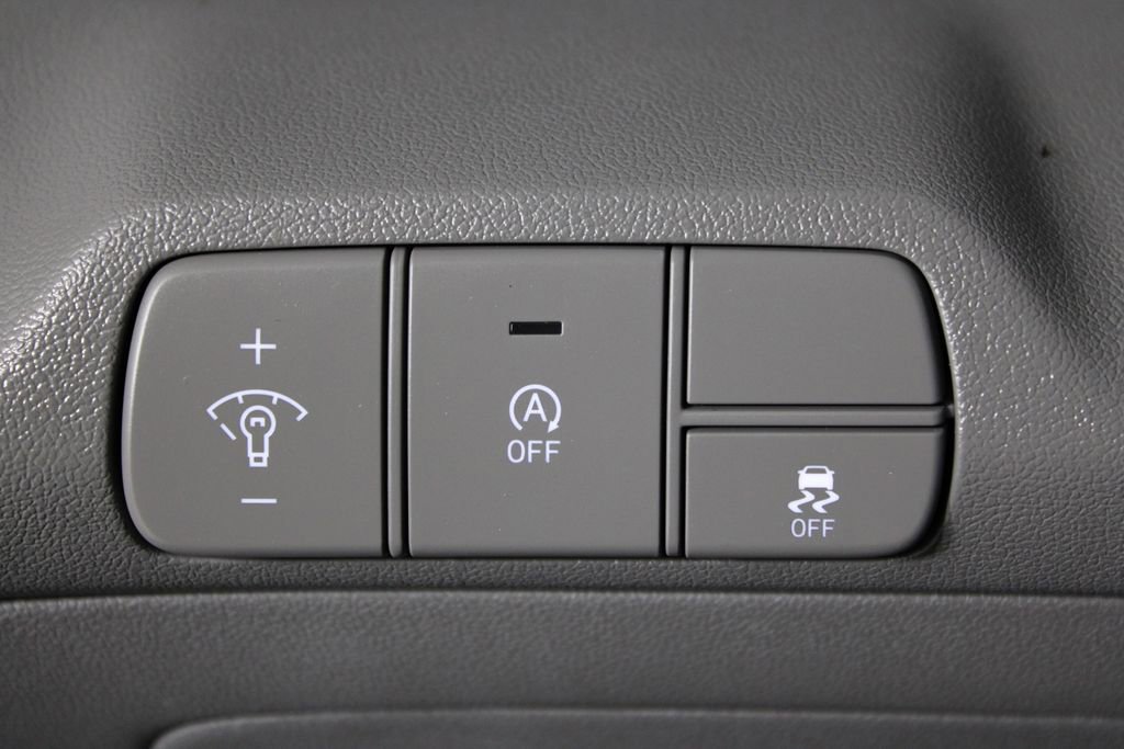 Certified 2025 Hyundai Elantra SE FWD image 24