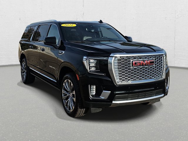 Used 2021 GMC Yukon XL Denali w/ Denali Premium Package image 3
