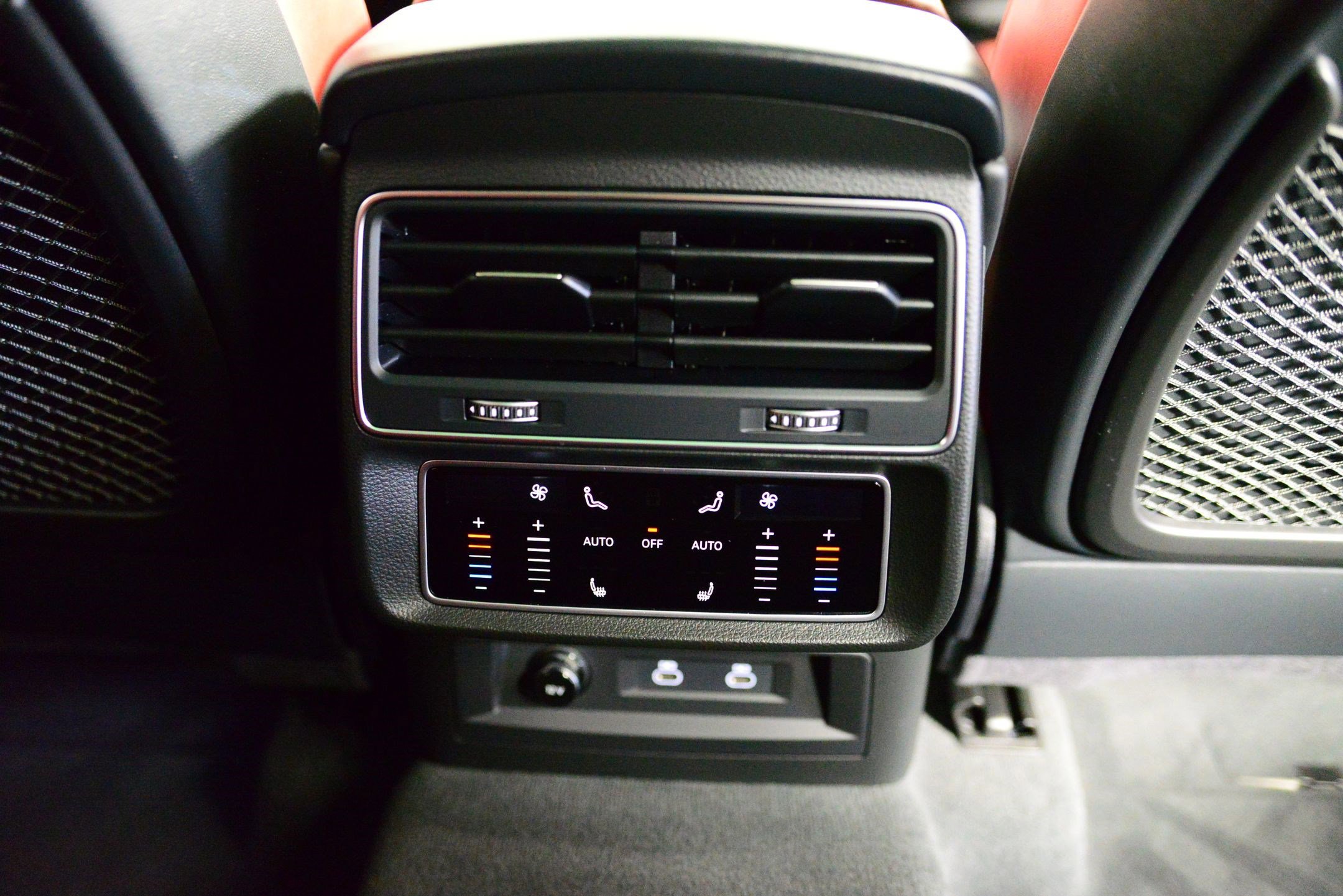 Certified 2025 Audi SQ8 Premium Plus image 23
