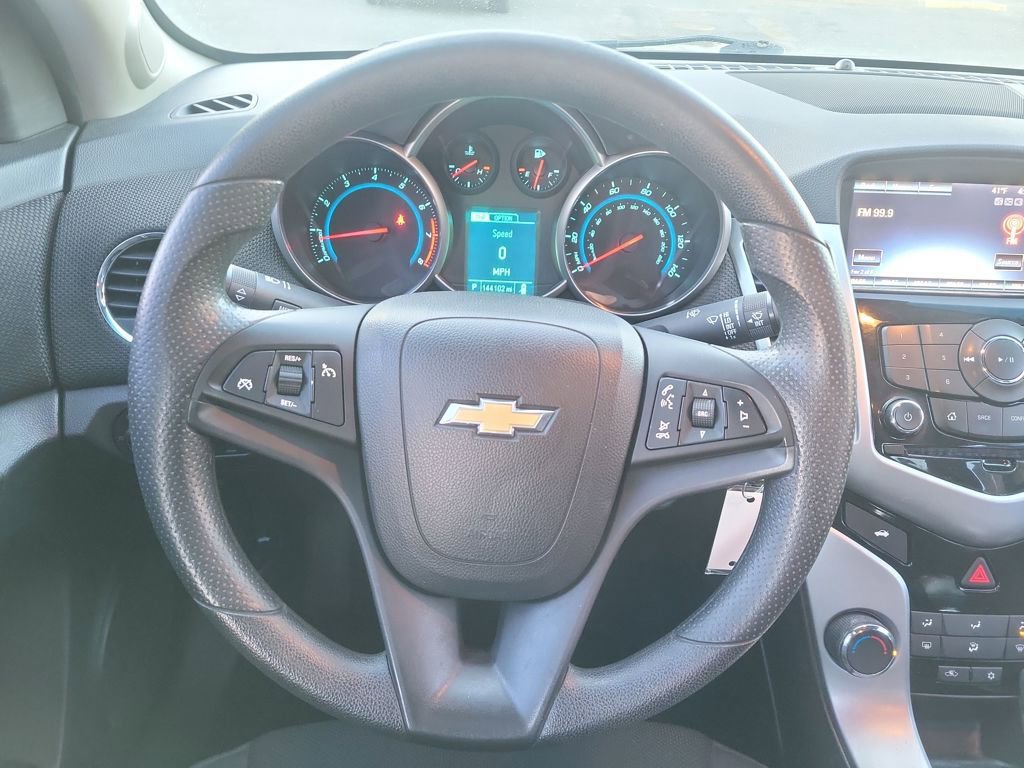Used 2015 Chevrolet Cruze LT w/ Technology Package image 29