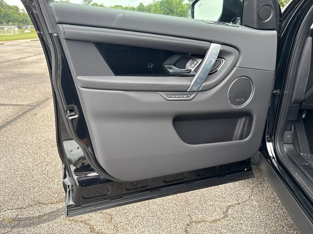 New 2025 Land Rover Discovery Sport S image 10